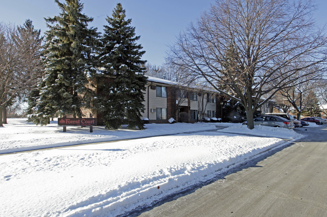 Forest Court in Kenosha, WI - Building Photo