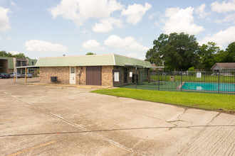 Bayouwood Villa in Sulphur, LA - Building Photo - Building Photo