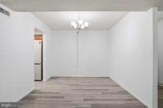 7651 Tremayne Pl in McLean, VA - Foto de edificio - Building Photo