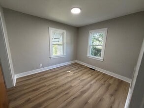 327 S Brownell Ave in Joplin, MO - Building Photo - Building Photo