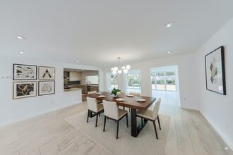 455 NE 55th St in Miami, FL - Foto de edificio - Building Photo