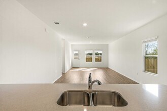 5912 Eden Dr in Austin, TX - Building Photo - Building Photo