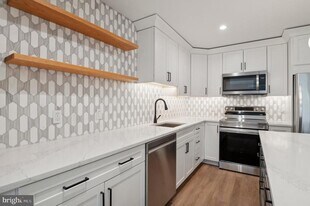 35 Chestnut Rd in Paoli, PA - Building Photo