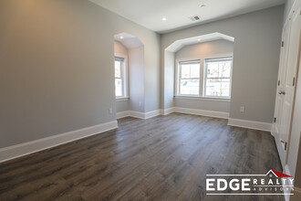 120 Kenrick St, Unit 3 in Boston, MA - Foto de edificio - Building Photo