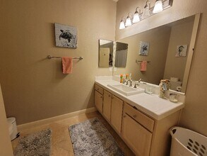 5250 S Rainbow Blvd in Las Vegas, NV - Building Photo - Building Photo