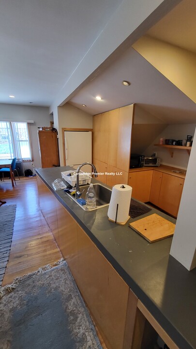 132 Columbia St, Unit 1 in Cambridge, MA - Building Photo