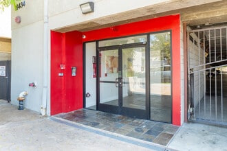 Eagle Glen Apartments in Northridge, CA - Building Photo - Building Photo