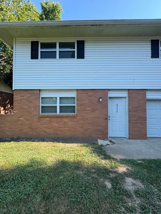 property at 4335-4335 W Bethany Dr