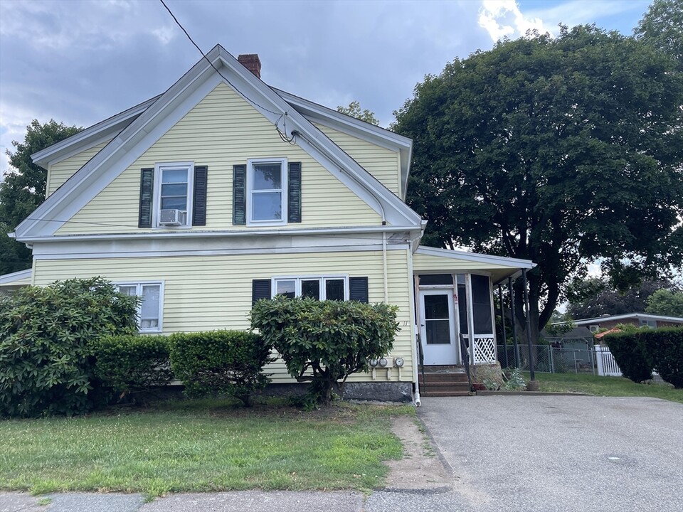 11 Lincoln St in Weymouth, MA - Building Photo