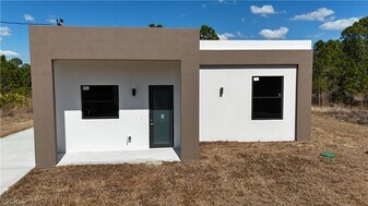 1135 Randletree St E in Lehigh Acres, FL - Building Photo