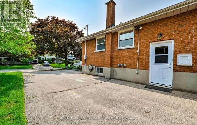 property at 621 Wychwood St