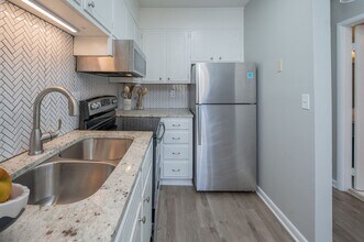 Highland Cliffs in Birmingham, AL - Building Photo - Interior Photo