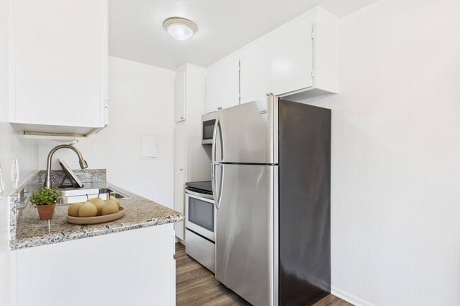 Gilmore  Apartments Van Nuys