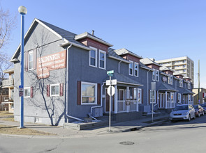 Lunenburg in Calgary, AB - Building Photo - Building Photo