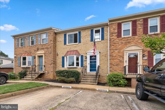 property at 1033 N George Mason Dr