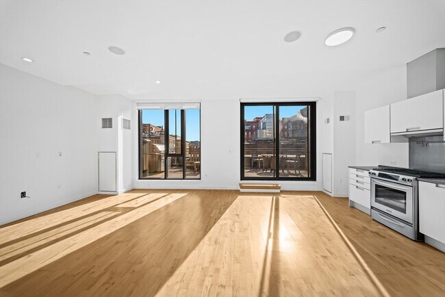 346 Congress St in Boston, MA - Building Photo - Building Photo