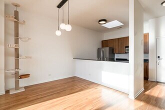 2089 W Wabansia Ave in Chicago, IL - Building Photo - Building Photo