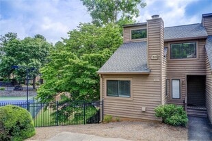 1301 Parkaire Crossing in Marietta, GA - Building Photo