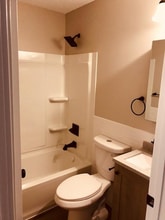 345 89th Ln NE in Blaine, MN - Foto de edificio - Building Photo