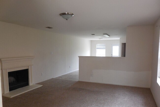 1129 W Cottonwood Dr in Crowley, TX - Building Photo - Building Photo