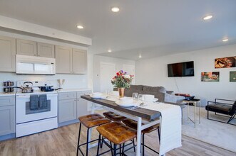 5242 Fallon St in Bozeman, MT - Foto de edificio - Building Photo