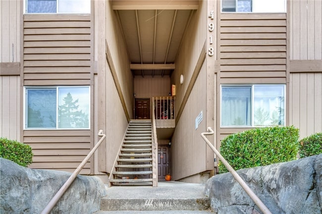4911 S Orchard St in University Place, WA - Foto de edificio - Building Photo