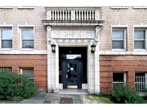 Campus Apartments in Seattle, WA - Building Photo - Building Photo