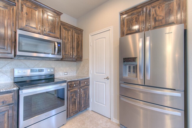 property at 1205 Glen Ct