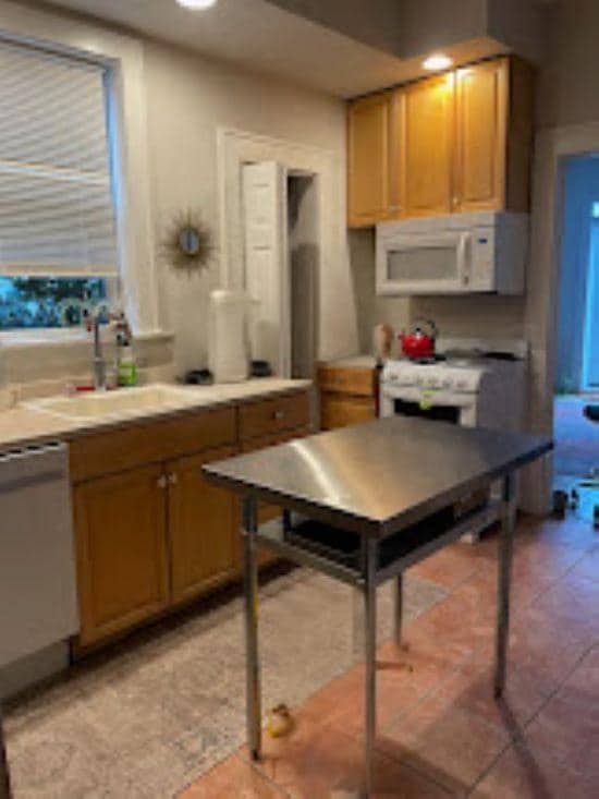 8 Railroad Ave, Unit 8 B