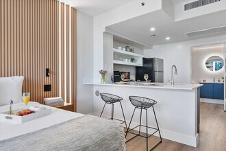 2889 McFarlane Rd in Miami, FL - Building Photo - Building Photo