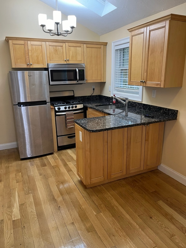 107 Kings Hwy in Hampton, NH - Foto de edificio - Building Photo