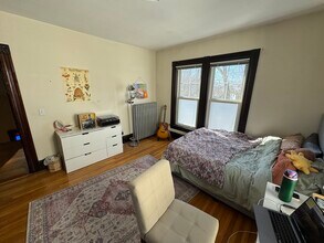 211 Holland St in Somerville, MA - Building Photo - Building Photo