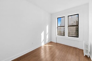 619 E 5th St in New York, NY - Building Photo