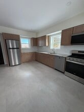 316 Old Fall River Rd, Unit 1st Floor in Dartmouth, MA - Foto de edificio - Building Photo