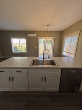 390 Seven Oaks Ln in Lebanon, OR - Building Photo - Building Photo