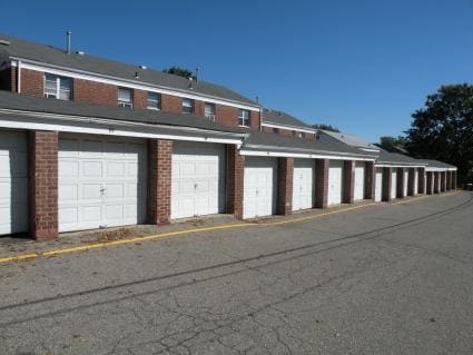 Ivy Lane Apartments in Bergenfield, NJ - Building Photo - Building Photo
