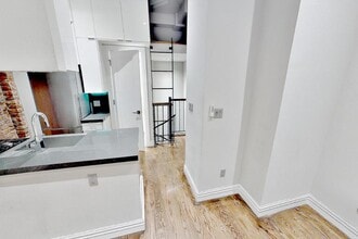 345 E 5th St, Unit 3 in New York, NY - Foto de edificio - Building Photo
