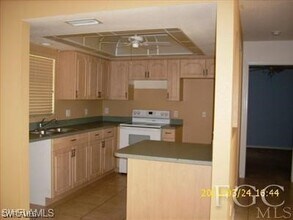 911 SE 31st St in Cape Coral, FL - Building Photo - Building Photo
