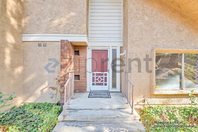 332 Kanan Rd in Oak Park, CA - Building Photo - Building Photo