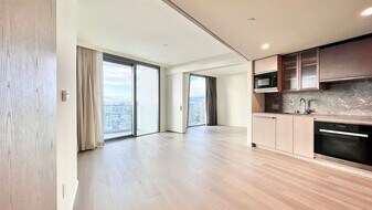1000 Auahi St in Honolulu, HI - Building Photo