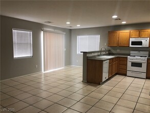 1006 Coronado Peak Ave in Las Vegas, NV - Building Photo - Building Photo