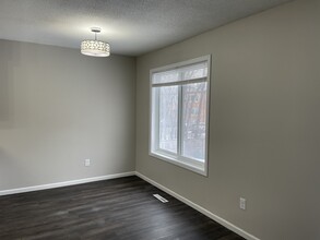 2000 Clarence St in Maplewood, MN - Building Photo - Building Photo