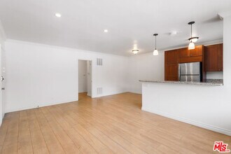628 Huntley Dr in West Hollywood, CA - Building Photo - Building Photo