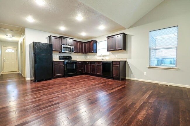1330 S Pennsylvania Ave in Springfield, MO - Building Photo - Building Photo