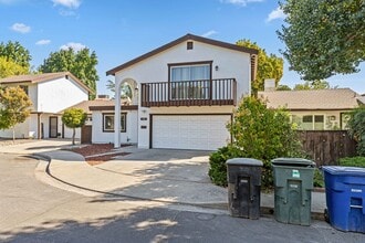 308 Del Prado Ct in Modesto, CA - Building Photo - Building Photo