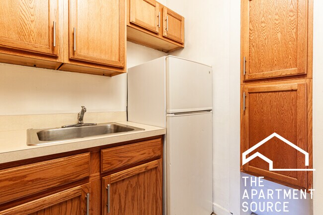 1200 N Dearborn St, Unit 401 in Chicago, IL - Building Photo - Building Photo