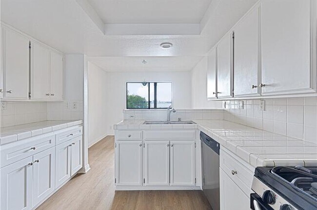 7735 Newman Ave, Unit 301 in Huntington Beach, CA - Building Photo - Building Photo