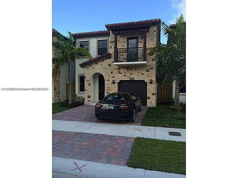 10281 NW 70th Ln in Doral, FL - Foto de edificio