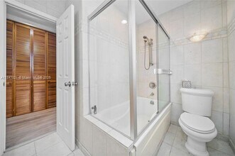 19402 NE 19th Ct in Miami, FL - Building Photo - Building Photo