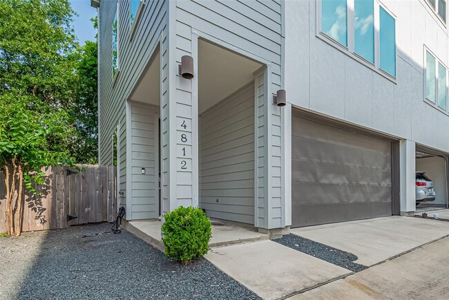 4812 Martin Oaks Ln in Houston, TX - Foto de edificio - Building Photo